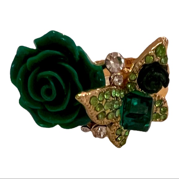 GREEN RESIN ROSE WITH CRYSTAL EMBELLISHED BUTTERFLY RING- - Picture 8 of 14